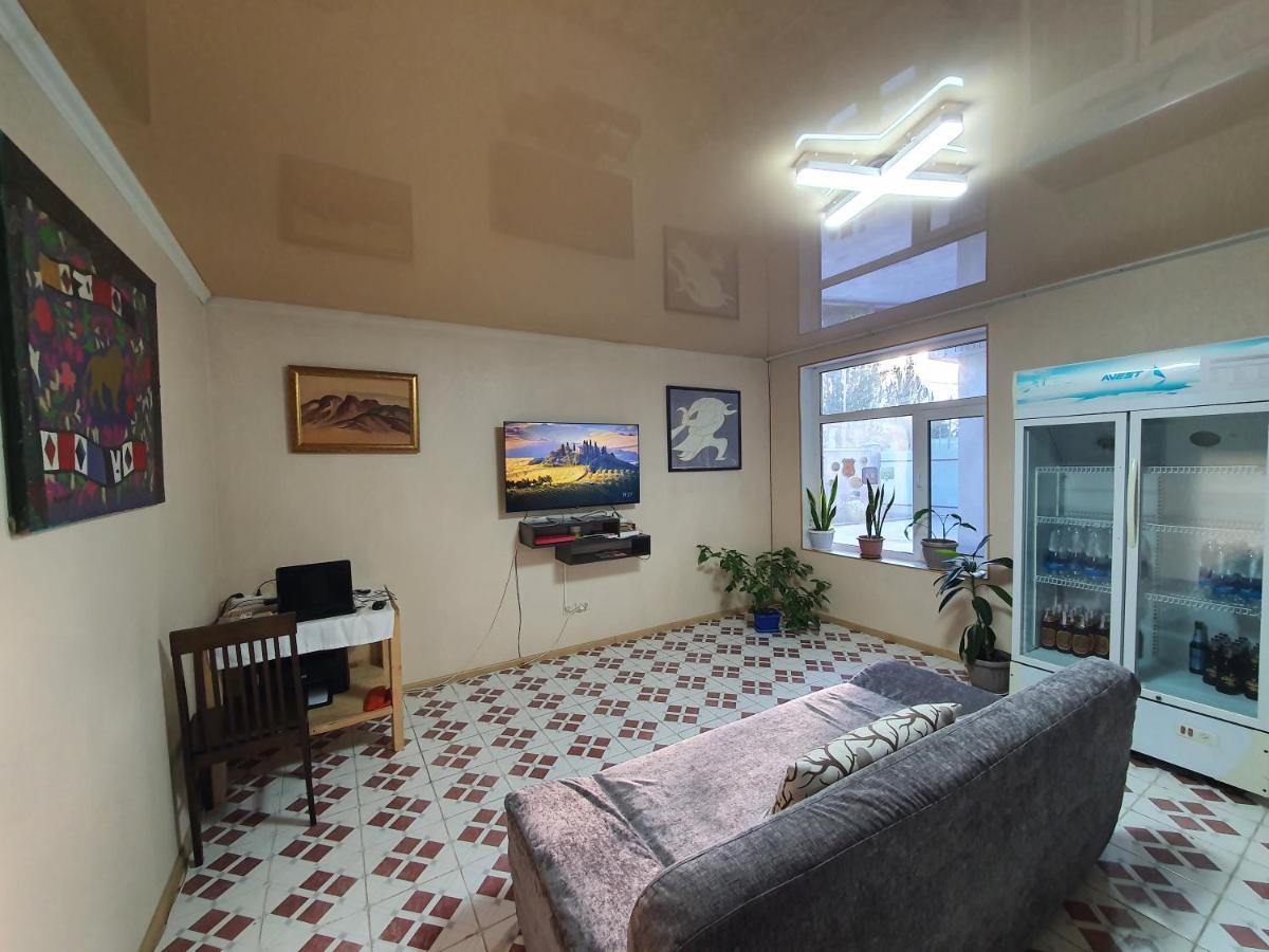 Hostel Nice Каракол Экстерьер фото